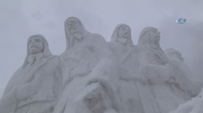 Sarıkamış Şehitleri Anısına Kardan Heykeller Yapıldı