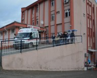 SERVİS OTOBÜSÜ - Servis Otobüsü İle Çekici Çarpıştı Açıklaması 9 Yaralı