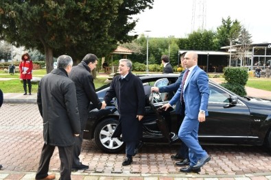 11.Cumhurbaşkanı Abdullah Gül, Cuma Namazını Fatih Ormanı Cami'nde Kıldı