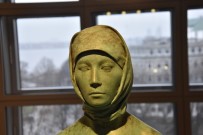 GAMALı HAÇ - Almanya'da Skandal! Başörtülü Çıplak Kadın Heykeli Yeniden Ortaya Çıktı