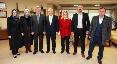 Başkan Karaosmanoğlu 'Öğretmen Hayatı Anlatan Yol Gösterendir''