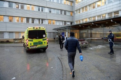 İsveç Göçmen Bürosu Önünde Kendini Yaktı