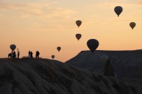 Kapadokya'da Balon Turları Yine İptal Edildi