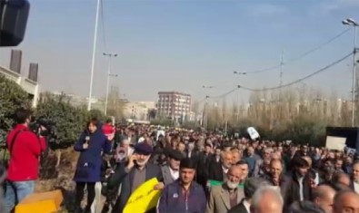 Milyonlarca İranlı'dan, Devlete Bağlılık Yürüyüşü