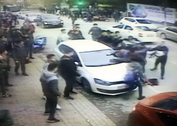 Liseli öğrenciler birbirine girdi