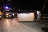 Adana'da Hafif Ticari Araç Devrildi Açıklaması 1'İ Kadın 2 Yaralı