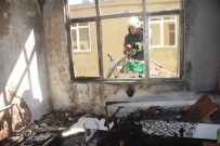 ŞELALE - Çakmakla Oynayan Çocuk Evi Yaktı Açıklaması 4 Yaralı