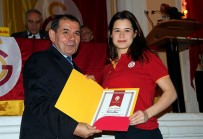 HALDUN ÜSTÜNEL - Galatasaray'da Yeni Divan Kurulu Üyeleri Beratlarını Aldı
