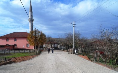 İzmit Belediyesi'nin Köylerdeki  Parke Seferberliği Sürüyor