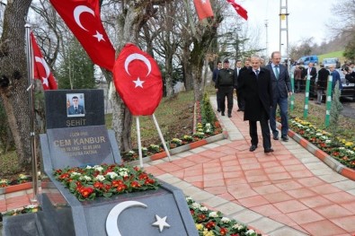 Şehit Jandarma Uzman Onbaşı Cem Kanbur Yeni Yapılan Kabri Başında Dualarla Anıldı