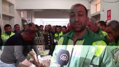 Taşeron İşçiler Kadro Sevincini Çiğ Köfte Yiyerek Kutladı