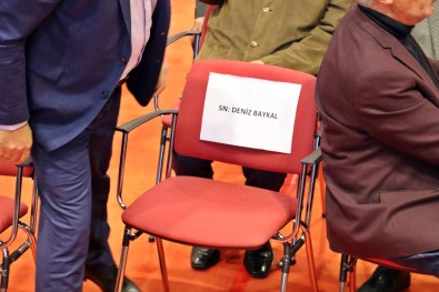 Baykal'ın Sandalyesi Boş Bırakıldı