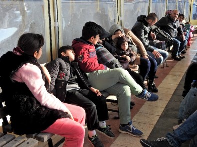 Çeşme'de 30 Kaçak Göçmen Yakalandı