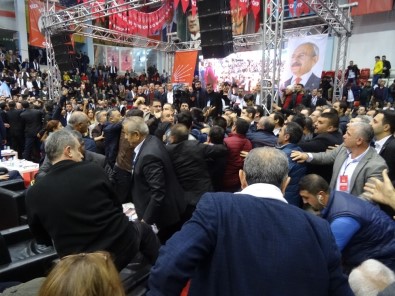 CHP İzmir İl Kongresi'nde Kavga