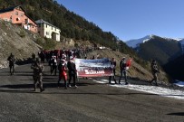 Gümüşhane, Zigana Dağı'nda Eksi 4 Derecede Sarıkamış Şehitleri İçin Yürüdü