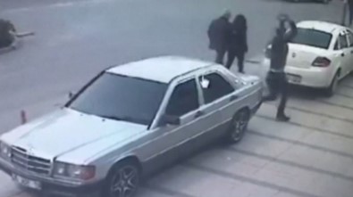 İzmir Şoförler Odası'na Taşlı Saldırı