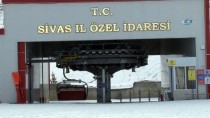 YAPAY KAR - Kış Gelmeyen Sivas'ta Yapay Kar