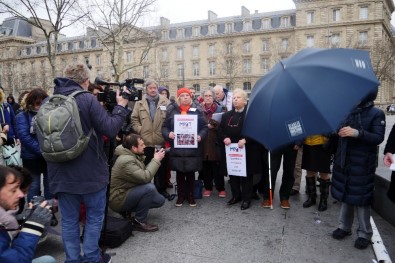 Paris'te 2015 Yılında Hayatını Kaybeden Terör Kurbanları Anıldı