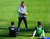 OĞUZHAN ÖZYAKUP - Şenol Güneş Futbolcularla Özel İlgilendi