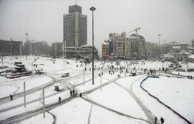 1 Yıl Önce Bugün Kara Teslim Olan İstanbul'da Şimdi Sıcak Hava Hakim