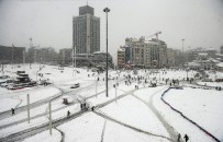 KÜRESEL ISINMA - 1 Yıl Önce Bugün Kara Teslim Olan İstanbul'da Şimdi Sıcak Hava Hakim