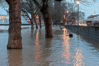 DUISBURG - Almanya'da sel tehlikesi