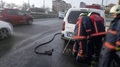 Avcılar'da Seyir Halindeki Araçta Yangın