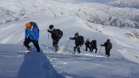 Hakkarili Dağcılardan Kış Tırmanışı
