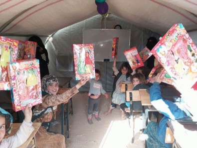 Hayat Ağacı Hama'da Çocuklara Oyuncak Dağıttı