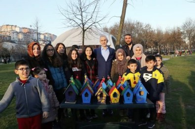 Kağıthaneli Çocuklar İlçedeki Ağaçlara Kuş Yuvaları Astı
