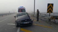 ZAFER HAVALİMANI - Kütahya'da Polis Aracı Bariyerlere Çarptı Açıklaması 2 Yaralı