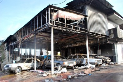 Manisa'da Yangın 2 İş Yerini Kül Etti