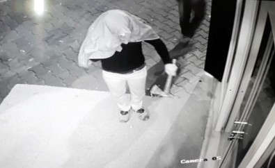 Maskeli Ve Baltalı Hırsızlar Önce Kameralara Sonra Da Polise Yakalandı