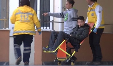 Bahçelievler'de Öğrencilerin Kavgası Kanlı Bitti Açıklaması 1 Öğrenci Yaralı