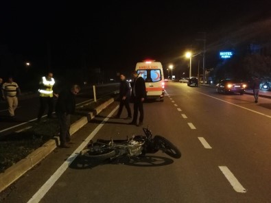 Ters Şeritten Giden Motosiklet Sürücüsü Kaza Yaptı
