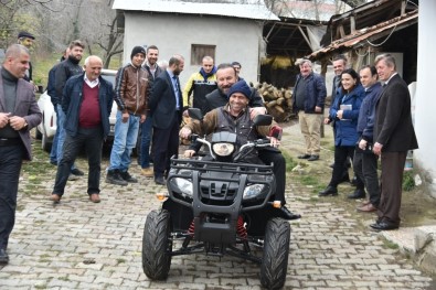 Başkan Doğan,  60 Yaşındaki Engelli Vatandaşa ATV Aracı Hediye Etti