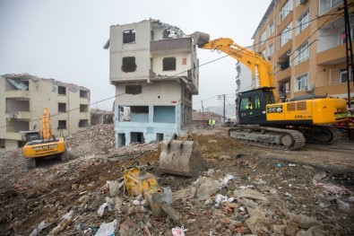 Gaziosmanpaşa'da 50 Dairelik 4 Binanın Yıkımı Gerçekleşti