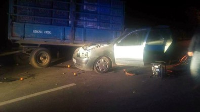 Otomobil, Portakal Yüklü Traktör Römorkuna Çarptı Açıklaması 1 Ölü, 3 Yaralı