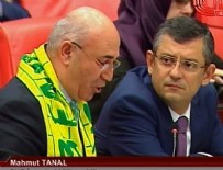 MAHMUT TANAL - Özgür Özel'in ilginç bakışı