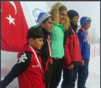 Yüksekovalı Kayakçılar Türkiye Birincisi Oldu