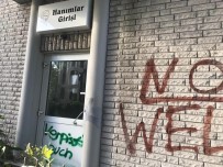 GAMALı HAÇ - Almanya'da camiye ırkçı saldırı