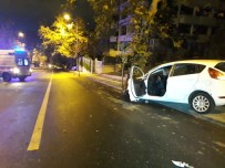 Kontrolden Çıkan Otomobil Kaldırıma Çarparak Havalandı Açıklaması 2 Yaralı