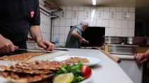MEHMET USTA - Konya'nın 62 Yıllık Etli Ekmek Ustası
