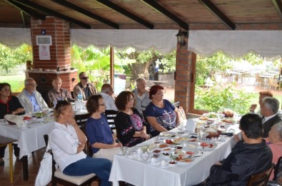 Marmaris'te Huzurevi Sakinleri Kahvaltıda Buluştu