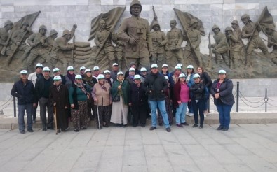Saruhanlı Belediyesi 12 Mahalleyi Çanakkale'ye Götürdü