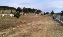 KÖY MEZARLIĞI - Ulaşlar Köyü Mezarlığına Çevre Duvarı Yapımı