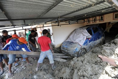 Endonezya'da Depremin Bilançosu Artıyor Açıklaması 2 Bin 245 Ölü