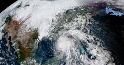 Michael Kasırgası Karaya Düşmeden Önce Kategori 4'E Yükseldi