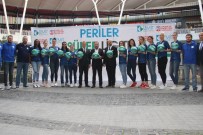 KADIN BASKETBOL TAKIMI - Süper Lig'e Yükselen İzmit Belediyespor Kadın Basketbol Takımı Oyuncularını Tanıttı