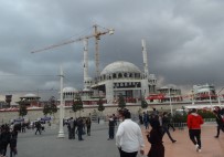 TAKSIM - Taksim'de Sağanak Yağış